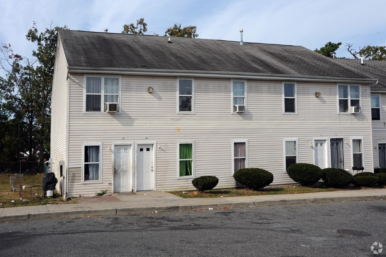 Building Photo - 240 Clover St