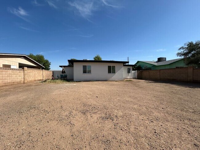 Foto del edificio - 1254 W Manhatton Dr