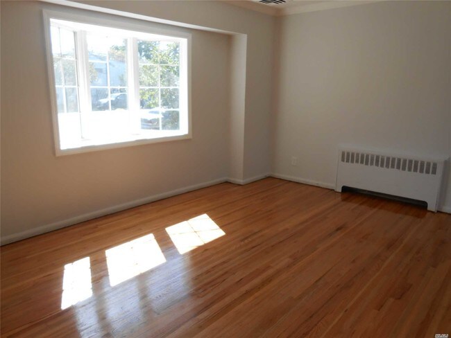 Foto del edificio - 826 Peninsula Blvd