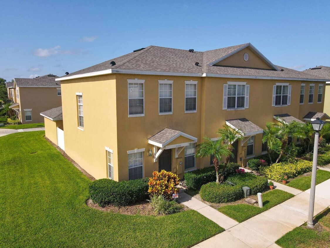 Primary Photo - 2 Bedroom And 2.5 Bath Townhouse In Daniel...