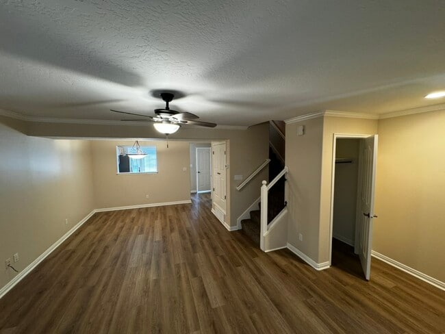 Building Photo - 824 Hamlet Cir S