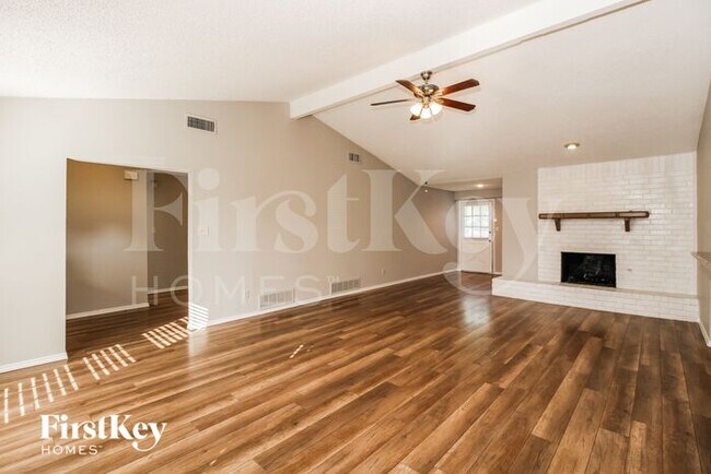 Foto del edificio - 1205 Timber Valley Drive
