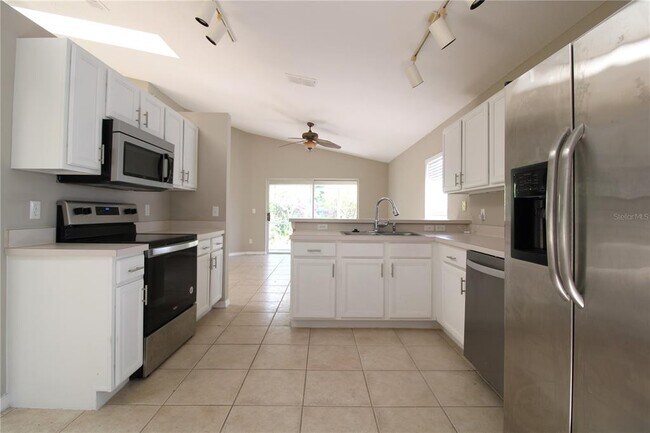 Building Photo - 293 Woodbury Pines Cir
