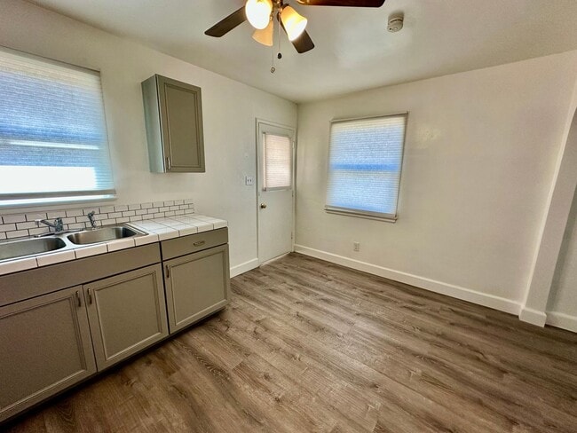 Building Photo - Bonita Place