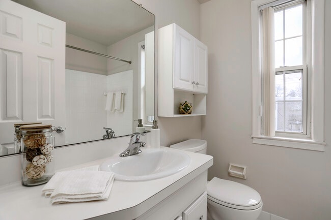 Building Photo - Maple Road Townes