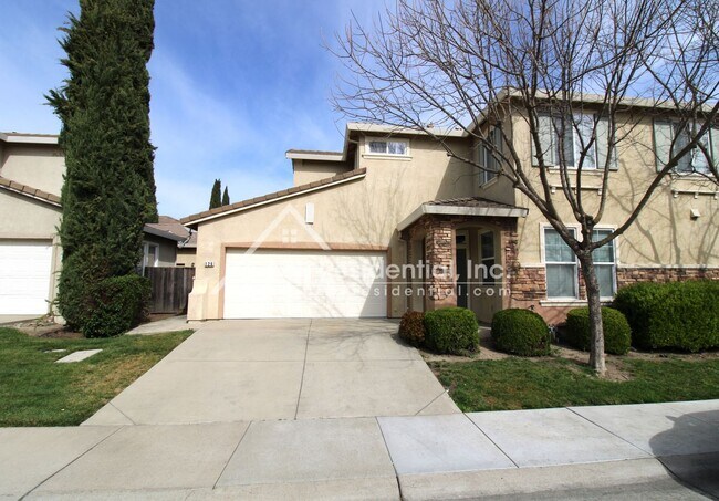 Building Photo - Wonderful 4 bedroom 2.5 bathroom home