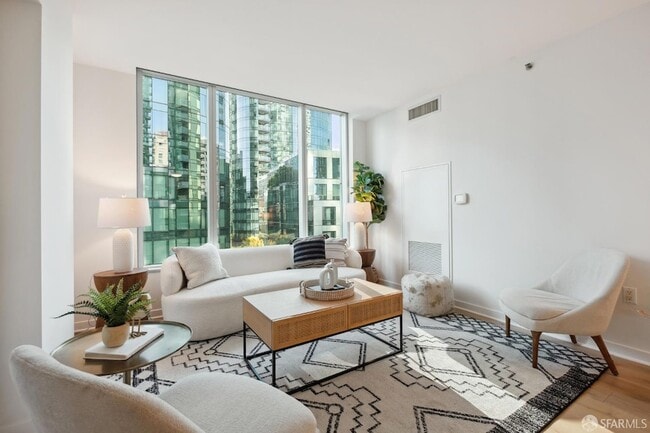 Building Photo - 333 Main St