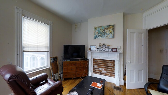 Building Photo - 256 Summer St