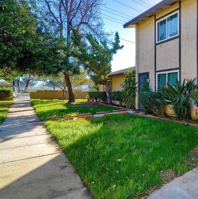 Building Photo - 9954 N Magnolia Ave