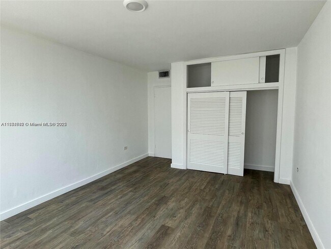 Foto del edificio - 7545 E Treasure Dr