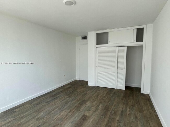 Building Photo - 7545 E Treasure Dr