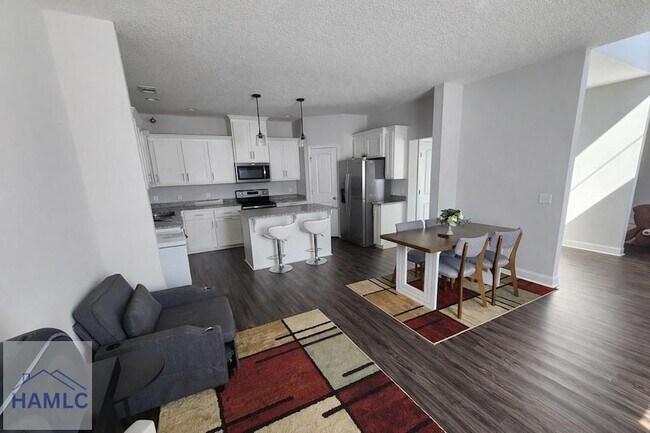 Foto del edificio - 950 Meloney Dr