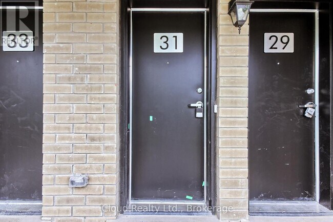 Building Photo - 31 Appletree Ln