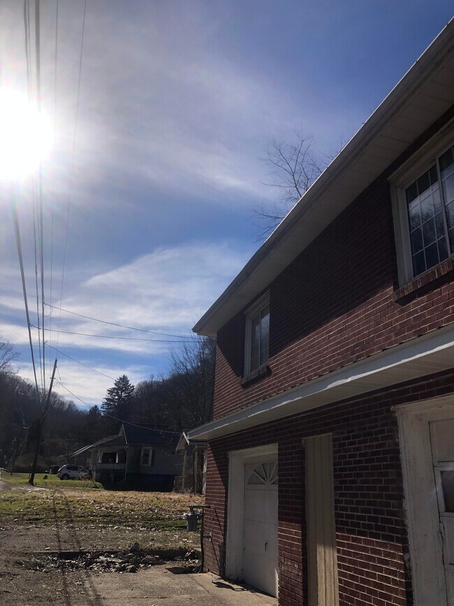 507 N 12th St Unit 507, Weirton, WV 26062 Apartments in Weirton, WV