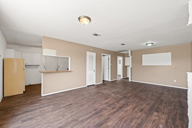 Building Photo - Cute Two Bedroom House, Minutes from TTU &...