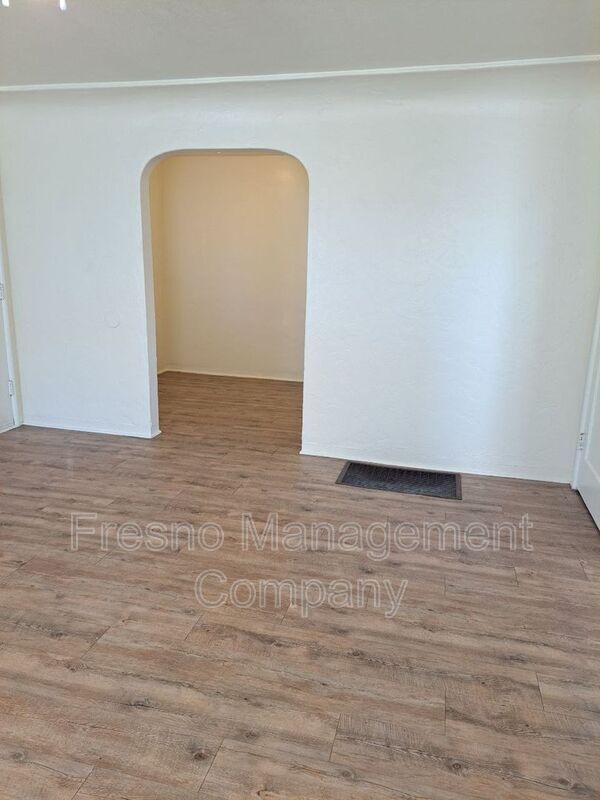 Foto del edificio - 3465 E McKinley Ave