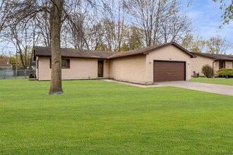 Building Photo - 400 Heathermoor Dr