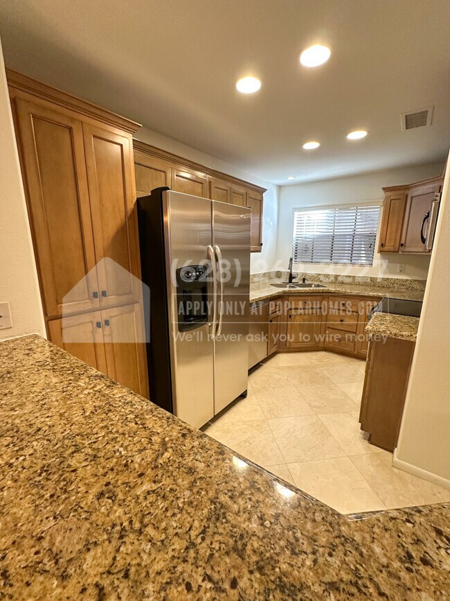 Foto del edificio - 10017 E Mountain View Rd