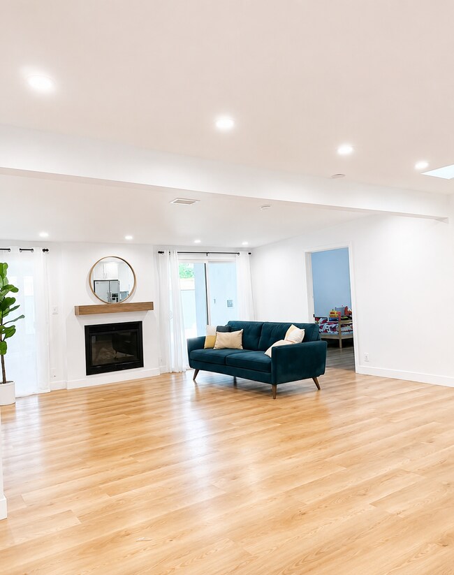 Foto del edificio - 9362 Nagle Ave