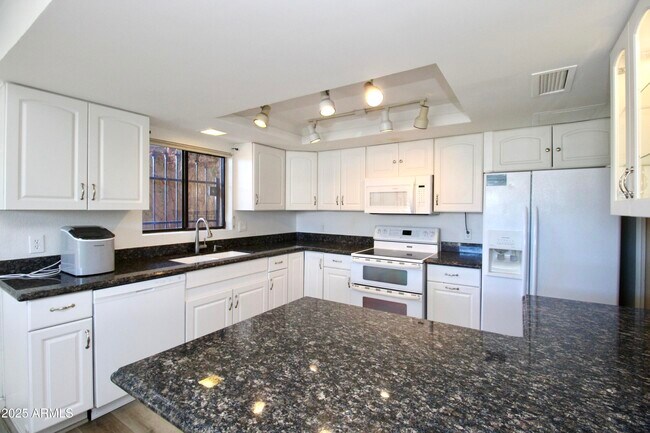 Foto del edificio - 5330 N Central Ave