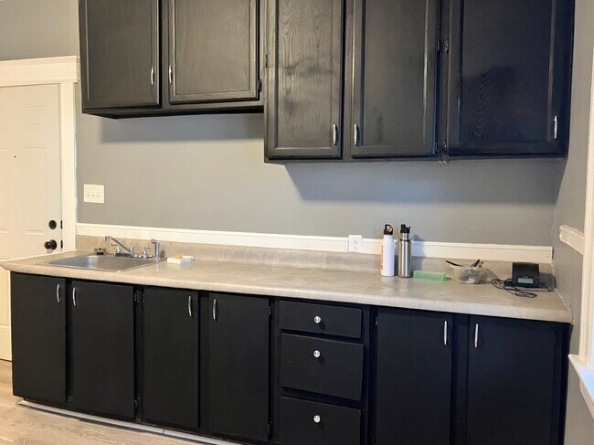 Kitchen, sink side - 256 Weyl St