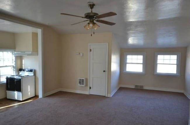 Building Photo - 305 Peasley St