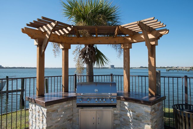 Parrilla frente al mar - Encore on the Bay Apartments