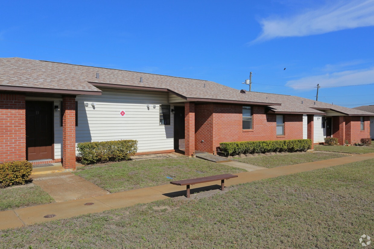 Elkhorn Apartments in Frostproof, FL