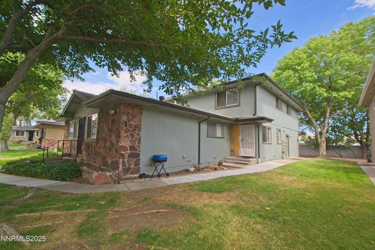 Foto principal - 664 Oakwood Dr