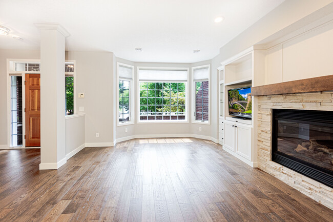 Building Photo - 10774 Falling Water Ln