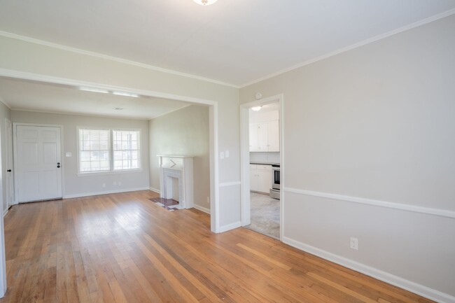 Building Photo - Cozy 2 Bedroom 1 Bathroom Home In Kendall-...