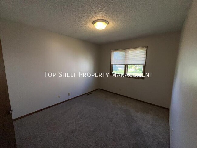 Foto del edificio - 9041 Carpenter Cir Dr