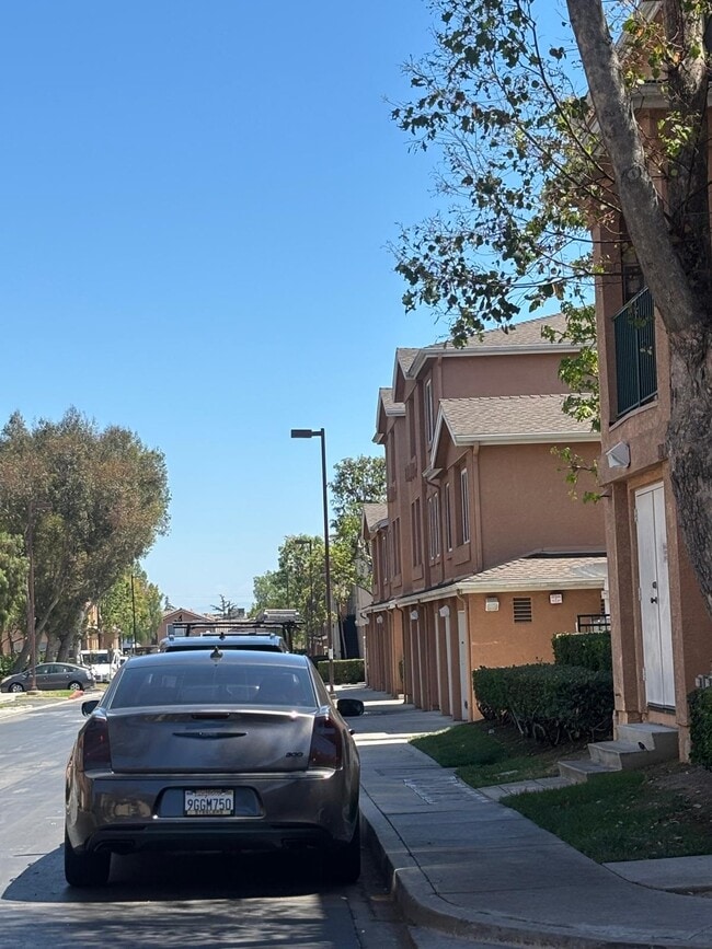 Foto del edificio - 1050 Harbor Heights Dr