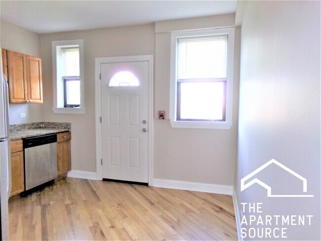 Foto del edificio - 897 Green Bay Rd