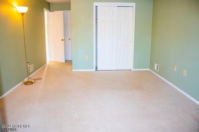 Foto del edificio - 30 Barclay Ct