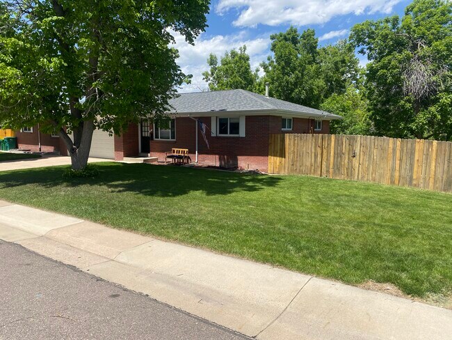 Building Photo - 783 W Crestline Ave