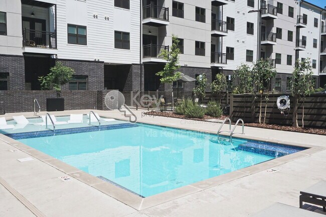 Foto del edificio - 782 Riverfront Pkwy