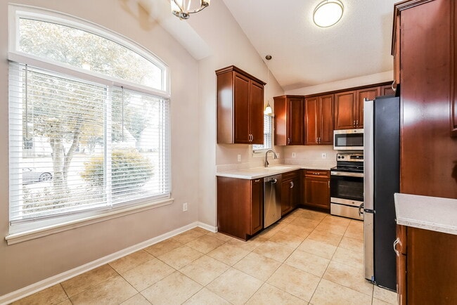 Building Photo - 13839 Poppleton Ct