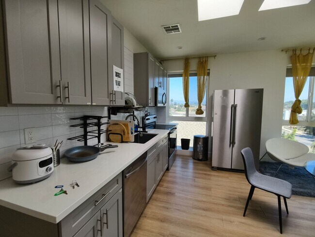 Foto del edificio - 3107-3107 Normandie Ave