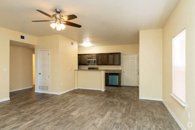 2BR, 2BA - 1020SF - Los Balcones