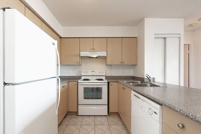 Building Photo - 333 Sidney Belsey Crescent