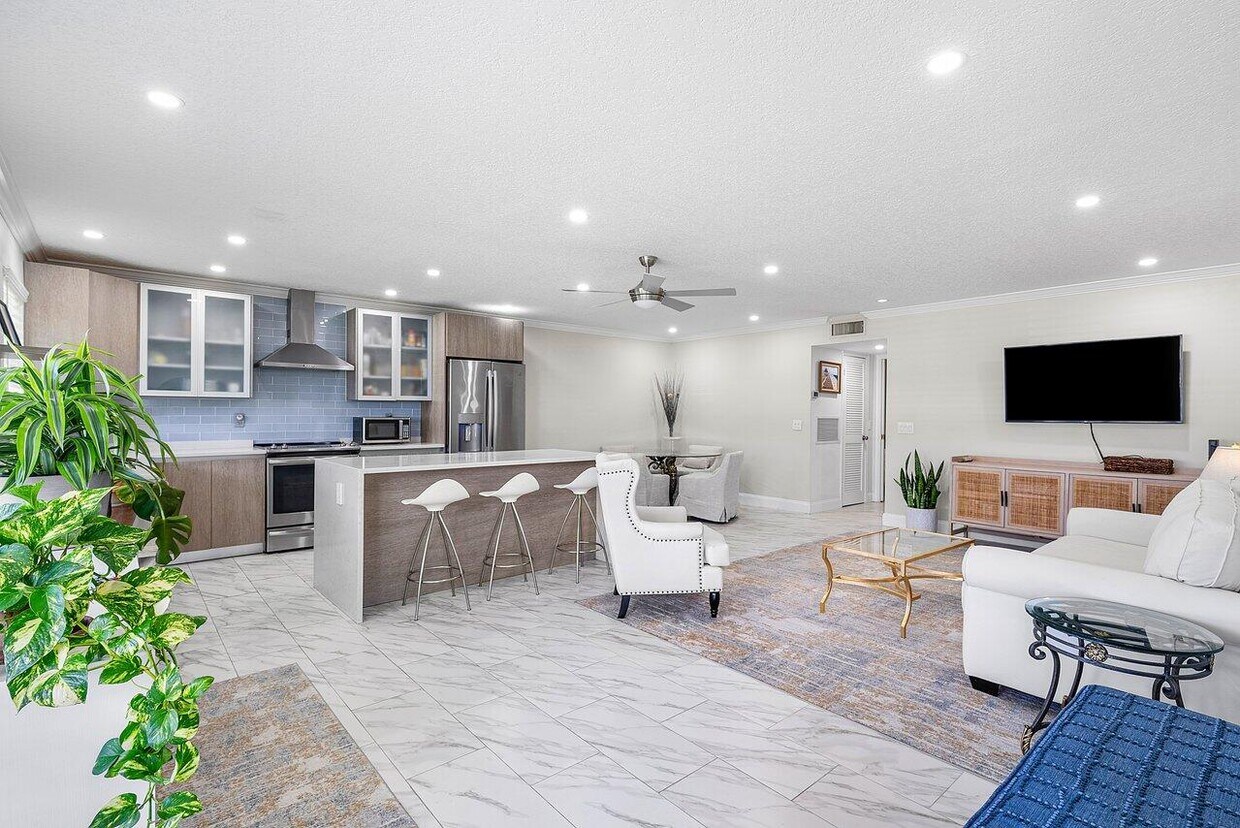 Foto principal - 810 High Point Dr W