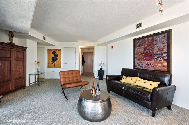 Foto del edificio - 1720 Maple Ave