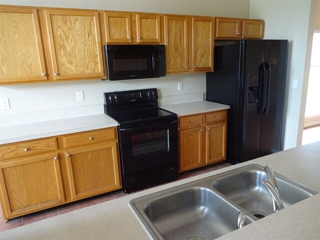 Building Photo - 490 Mackenzie Cir