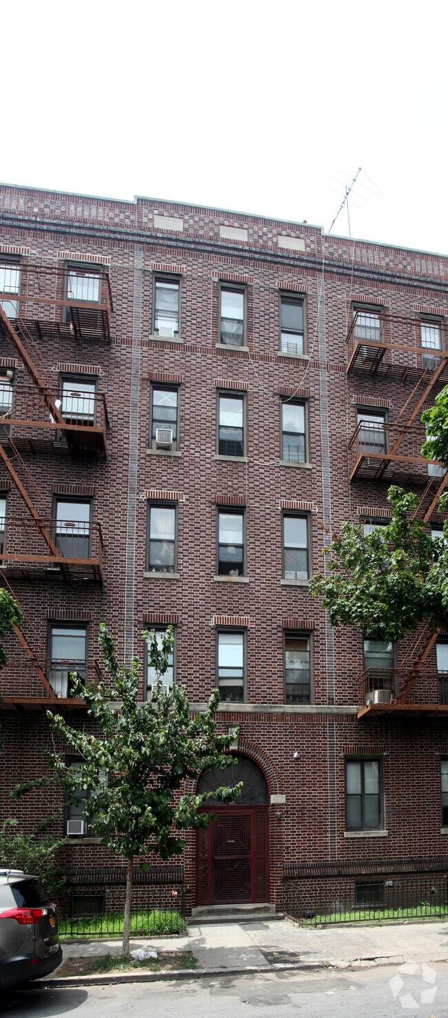 Building Photo - 16-15 Putnam Ave