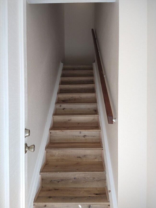 Foto del edificio - ALL UTILITIES INCLUDED! 3 Bed / 1 Bath Remodeled Condo/Duplex at Tanglewood