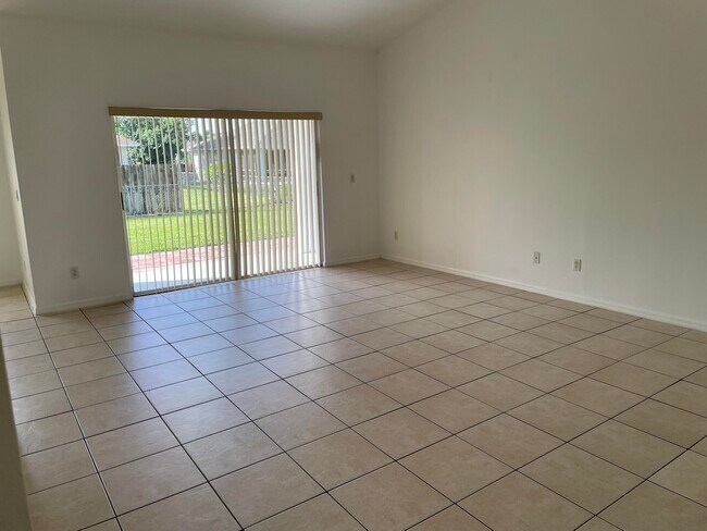 Building Photo - 4448 NW Bighorn Ave