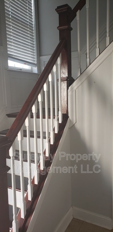 Building Photo - 1505 Saxony Dr