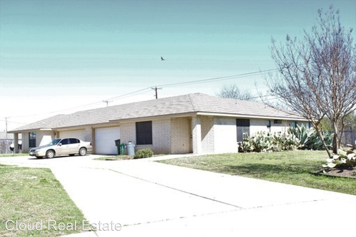 Primary Photo - 914 McDaniel Cir