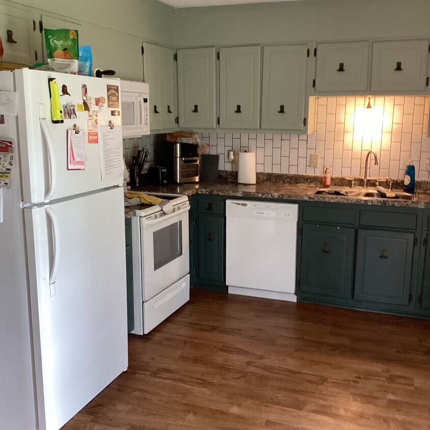 Foto del edificio - 215 Forestview Dr